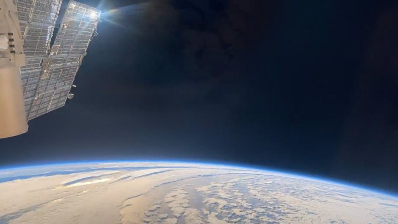 前泽友作日前惊叹太空与ISS确实存在，今天在推特公开一段约23秒的地球缩时摄影。（翻摄自前泽友作推特）(photo:UDN)