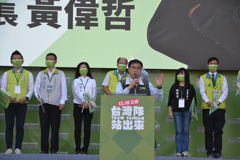 台南市長黃偉哲今天針對侯友宜未對重啟核四表態，批他還欠個guts。記者鄭惠仁／攝影