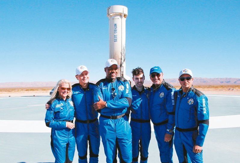 亚马逊公司创办人贝佐斯所创办的太空事业Blue Origin公司，11日载运六人飞上太空并顺利返回地球。（路透）(photo:UDN)