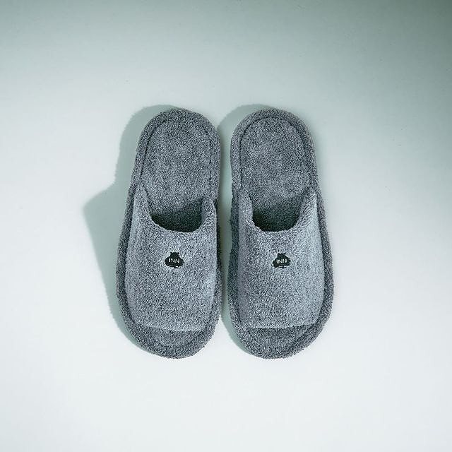 「INN THUNDERBOLT PROJECT BY FRGMT & POKÉMON」限定拖鞋。圖／摘自instagram