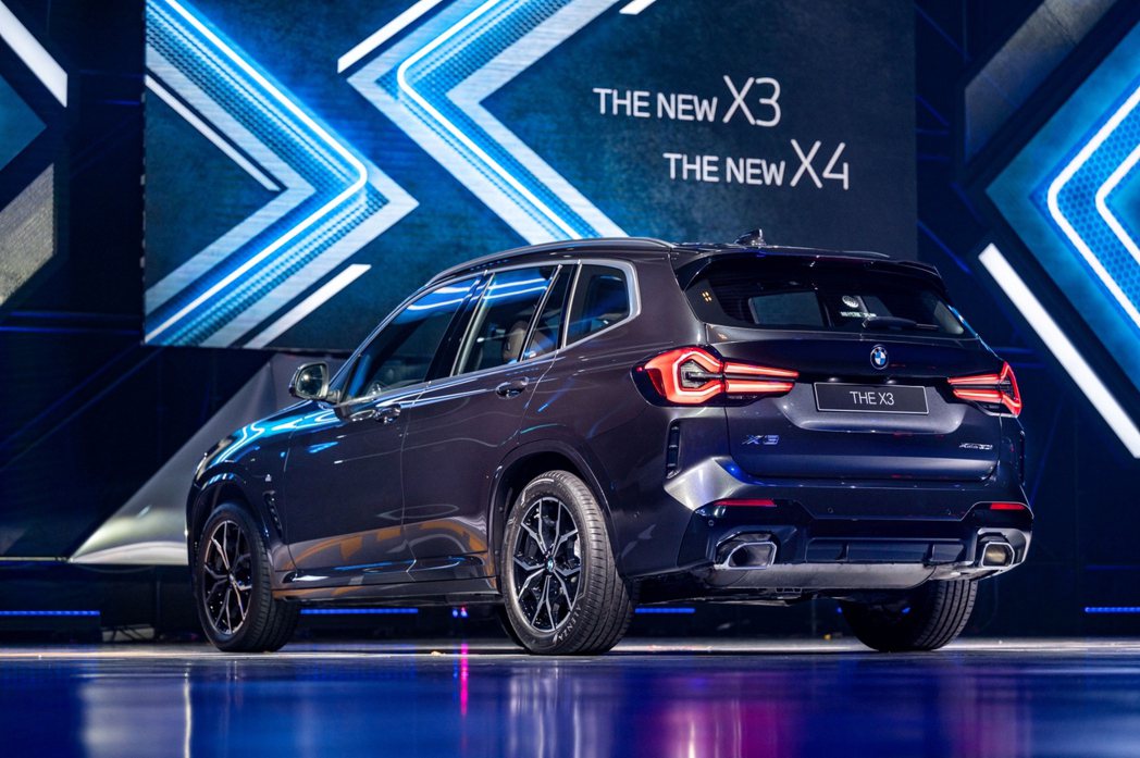 全新X3厚實的車尾線條結合全新3D立體燻黑LED尾燈造型與M Sport套件，立...