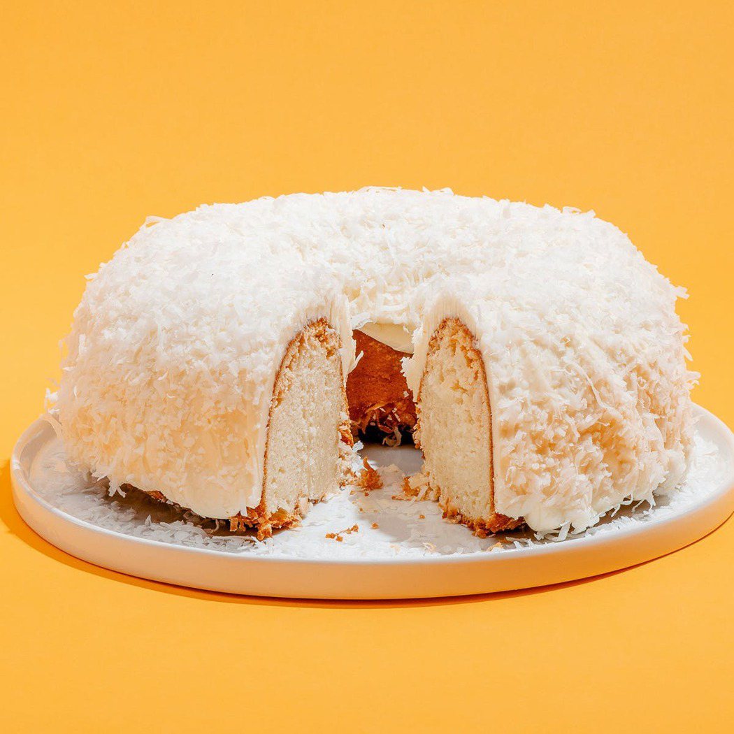就是這款白巧克力椰子環形蛋糕，是湯姆克魯斯的最愛。圖／摘自goldbelly