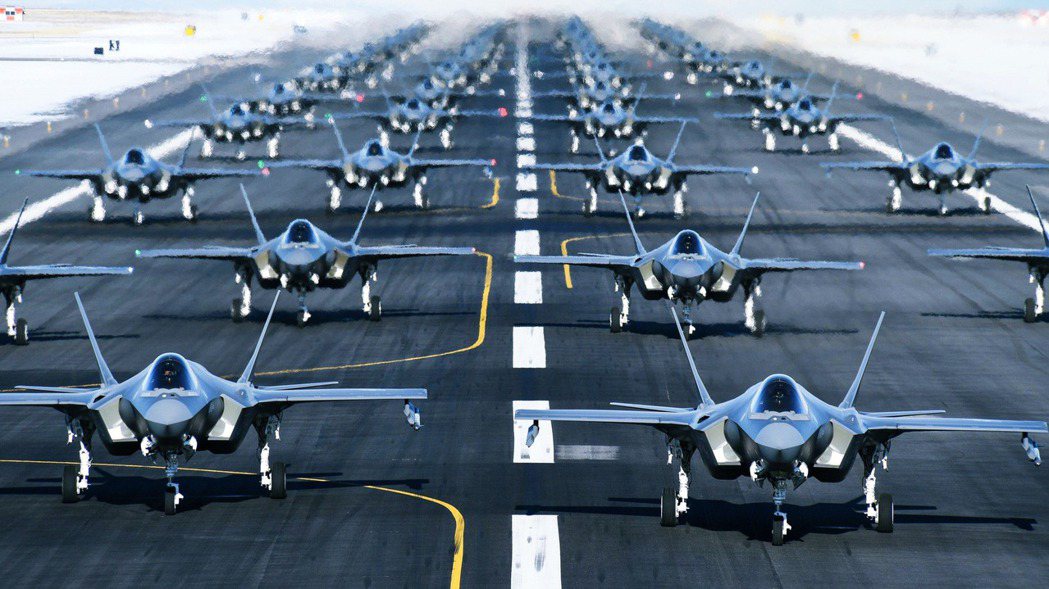 美國的軍火市場與軍售外交政策，正遭遇戰略兩難的「波灣矛盾」。圖為F-35A匿蹤戰...