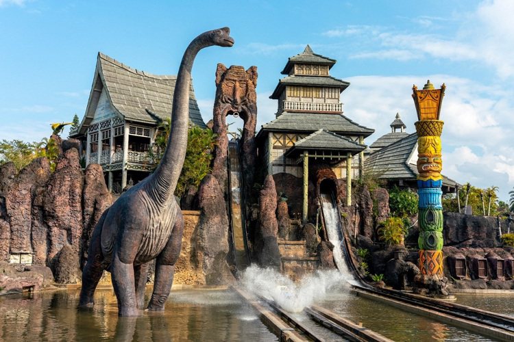 全年皆熱門的樂園「六福村主題遊樂園」為「下半年最受矚目的國旅活動」第1名。圖／K...