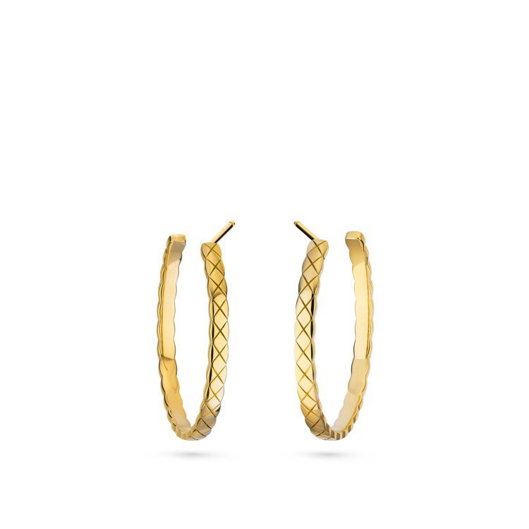 COCO CRUSH圈式耳環，18K黃金，16萬4,000元。圖／香奈兒提供
