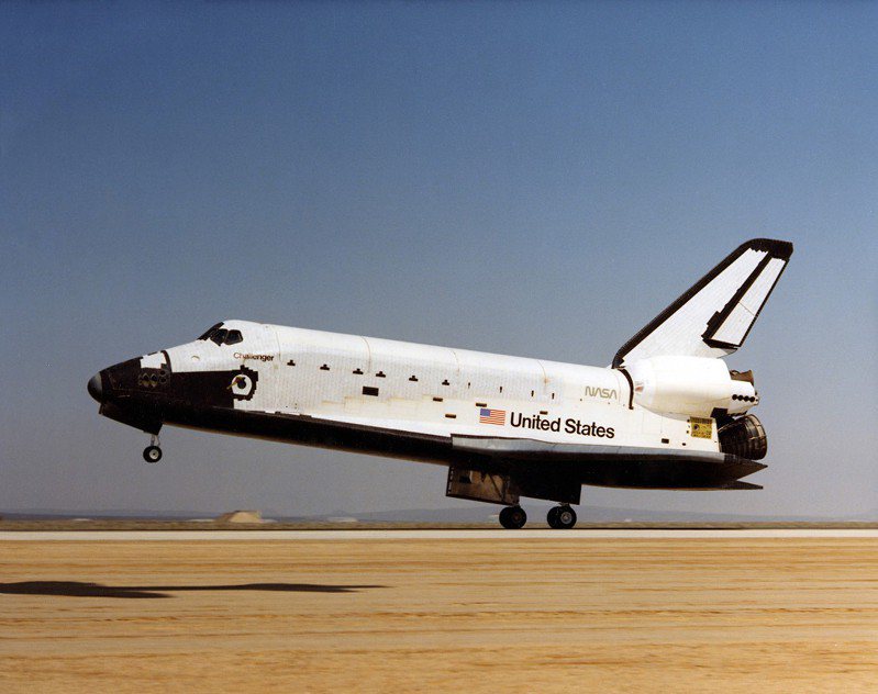 1986年1月28日美國載人太空飛行的專案「挑戰者號」，太空梭在起飛73秒後解體，7名太空人全部遇難。圖／取自維基百科