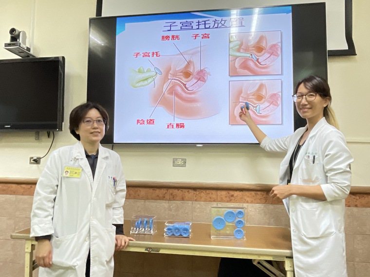 高榮婦女醫學部主任李如悅（左）及醫師侯詠齡表示，子宮脫垂婦女可使用子宮托，協助子...