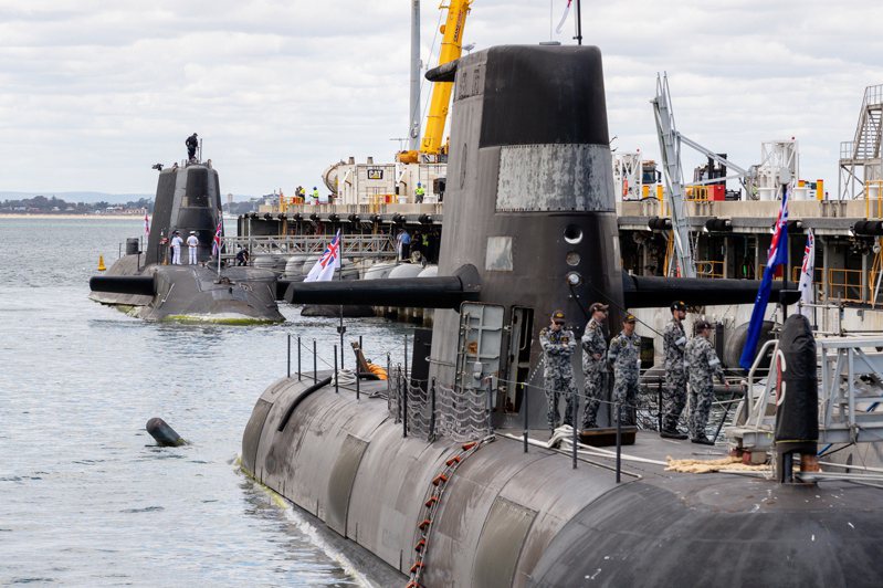 美英澳9月宣布成立三国新安全倡议AUKUS，允许三国之间进行更加深入的国防合作，并将支持澳洲打造核动力潜舰舰队。 欧新社(photo:UDN)