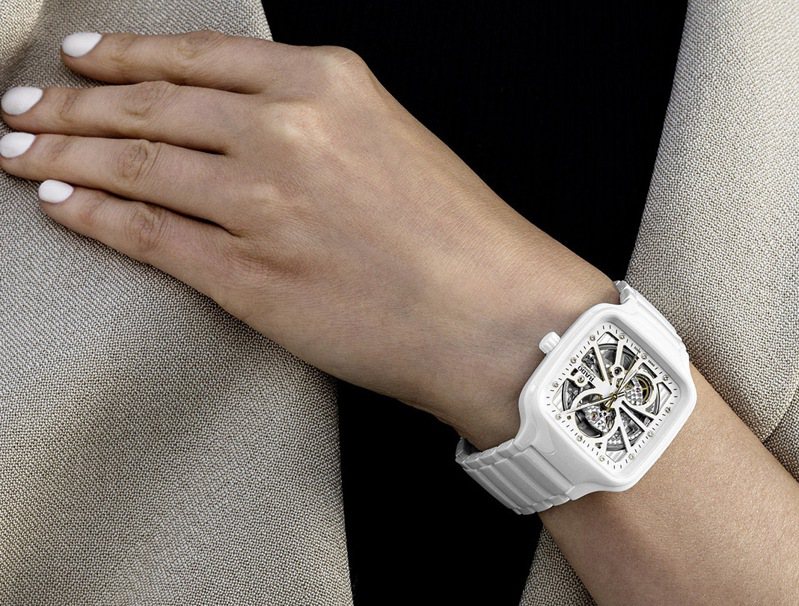 雷達表（RADO）近日精選多款白色的陶瓷腕表，取陶瓷堅硬、光滑的特點，讓人感受白色在冬日中散發的神奇魅力。圖 / 雷達表提供