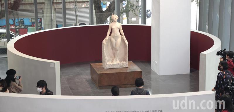 黃土水獲得日本帝國美術入選的作品「甘露水」，即起於北師美術館展出。記者黃義書／攝影