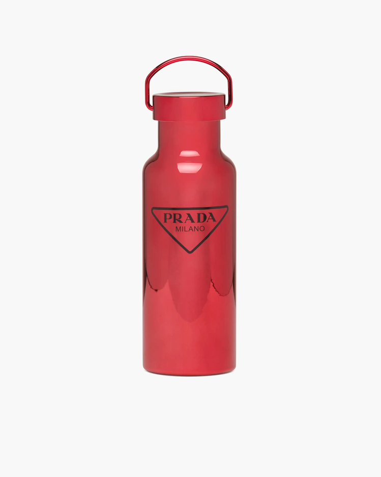 三角logo紅色不銹鋼水壺，3,900元。圖／PRADA提供