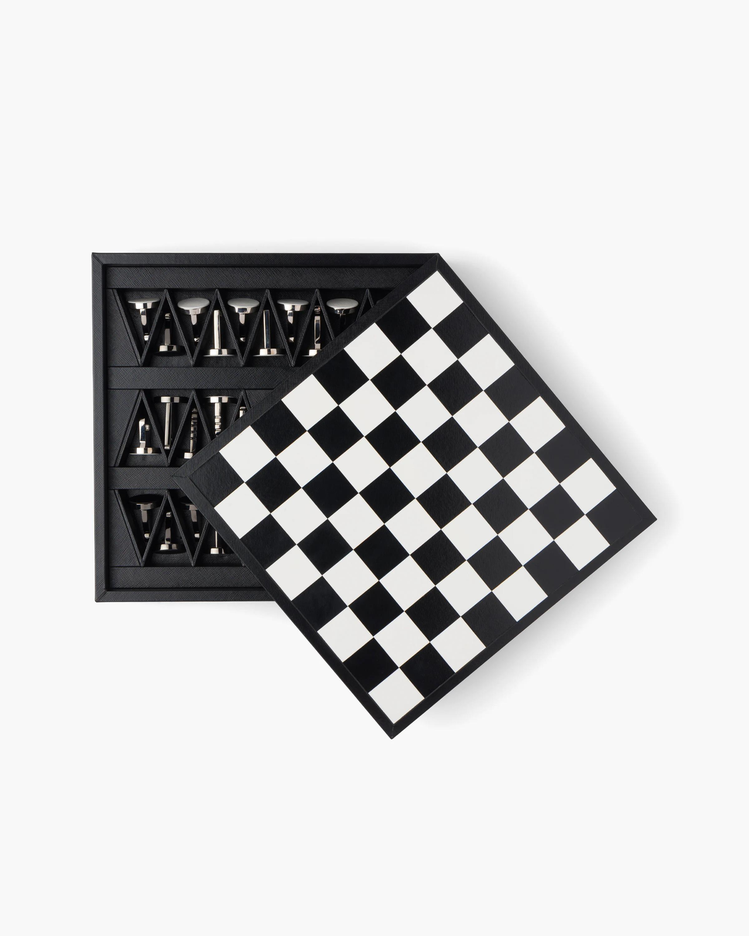 Saffiano皮革西洋棋組，18萬元。圖／PRADA提供