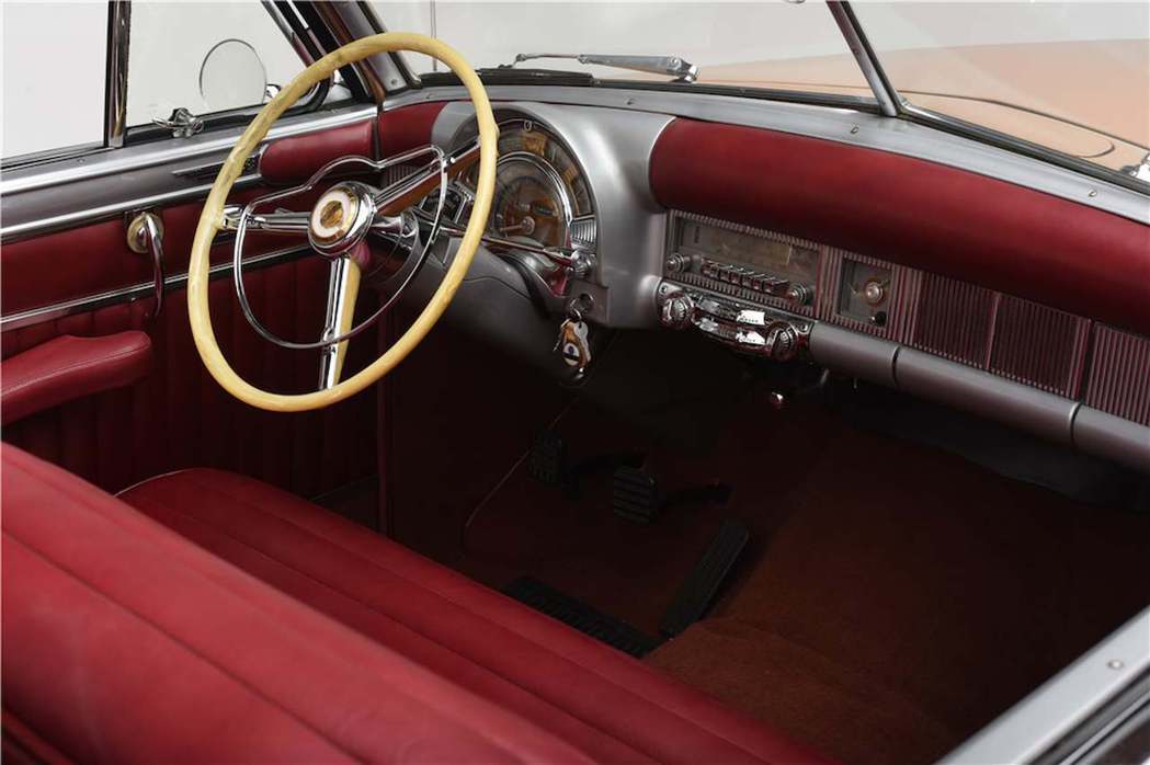 克萊斯勒集團在1951年在Chrysler Imperial車款導入第一個商用車...