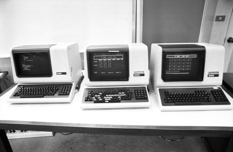 工業技術研究院電子所1985年12月20日宣布完成第一部由國人自行開發的32位元微電腦雛型系統，我國微電腦技術邁向32位元。圖／聯合報系資料照片