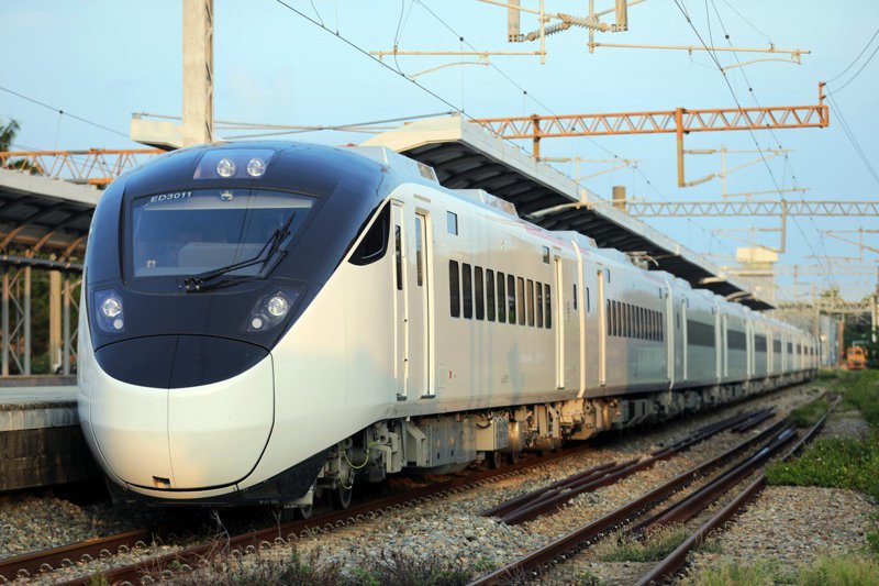 台鐵EMU3000自強號將於12月29日上線營運，26日在台東車站舉辦首航典禮。圖／台鐵局提供