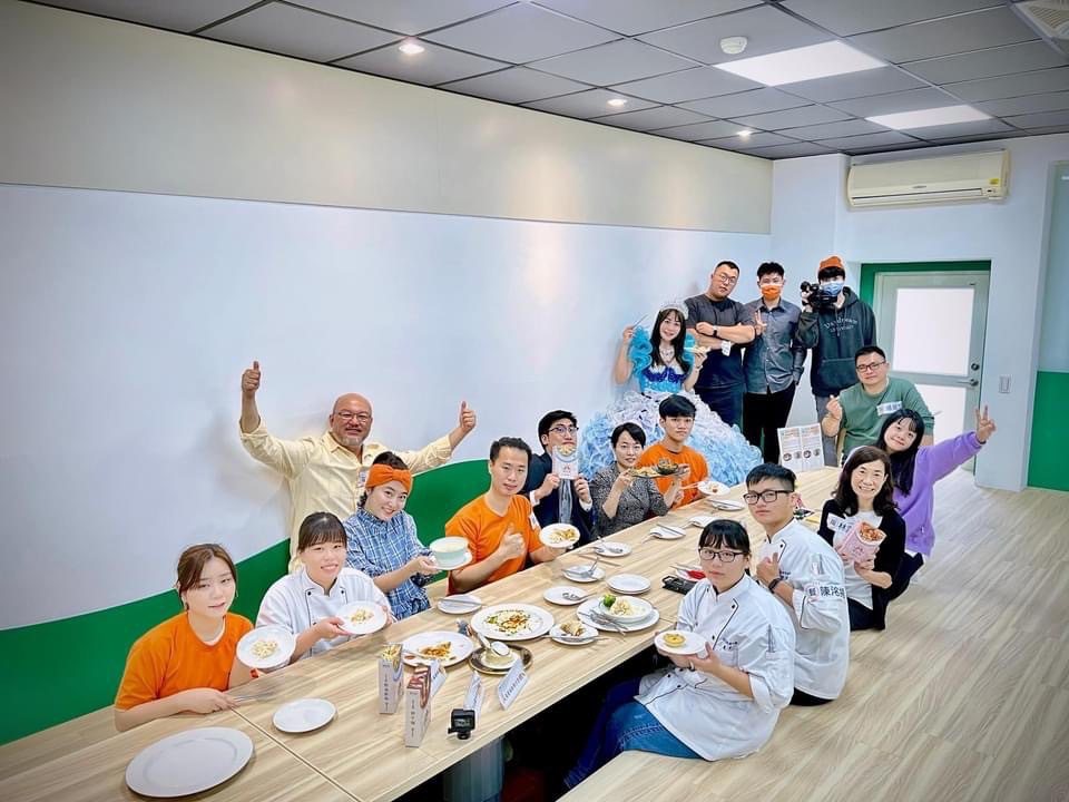 劉亮佐在台北海大辦了一場「創意料理大賽」。圖／台北海大提供