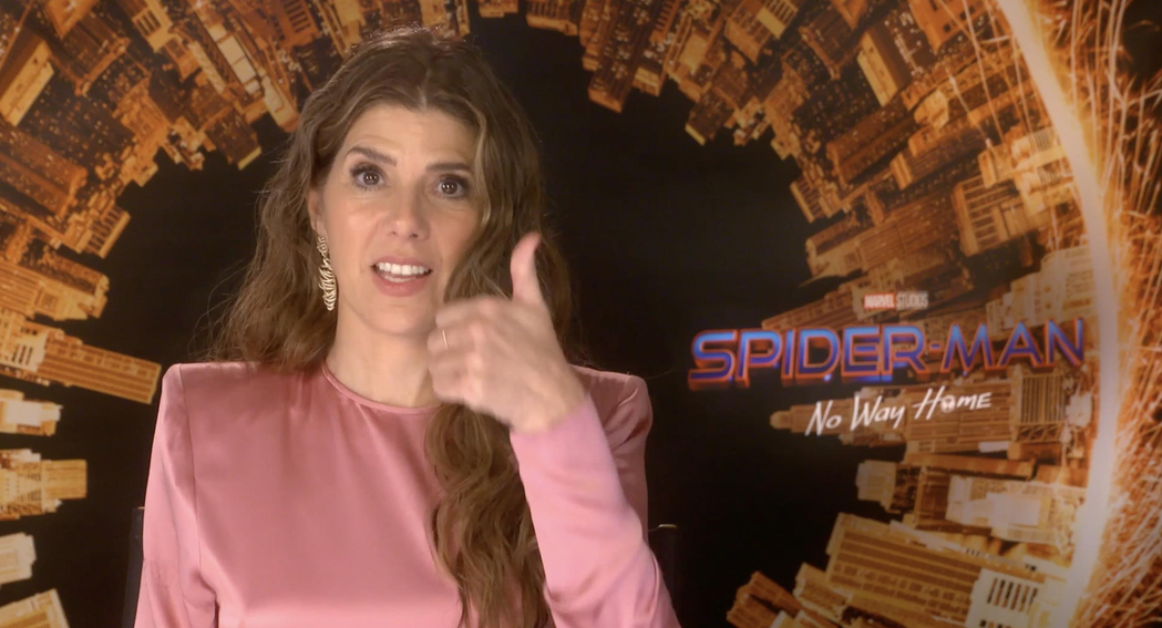 瑪麗莎托梅大讚「蜘蛛人」湯姆霍蘭德，舉起大拇指比讚。圖／索尼提供