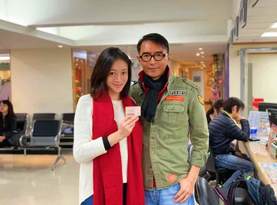 林利(右)兩年前登記結婚，如今終於結束兩年分居的日子要在台灣定居。圖／摘自臉書