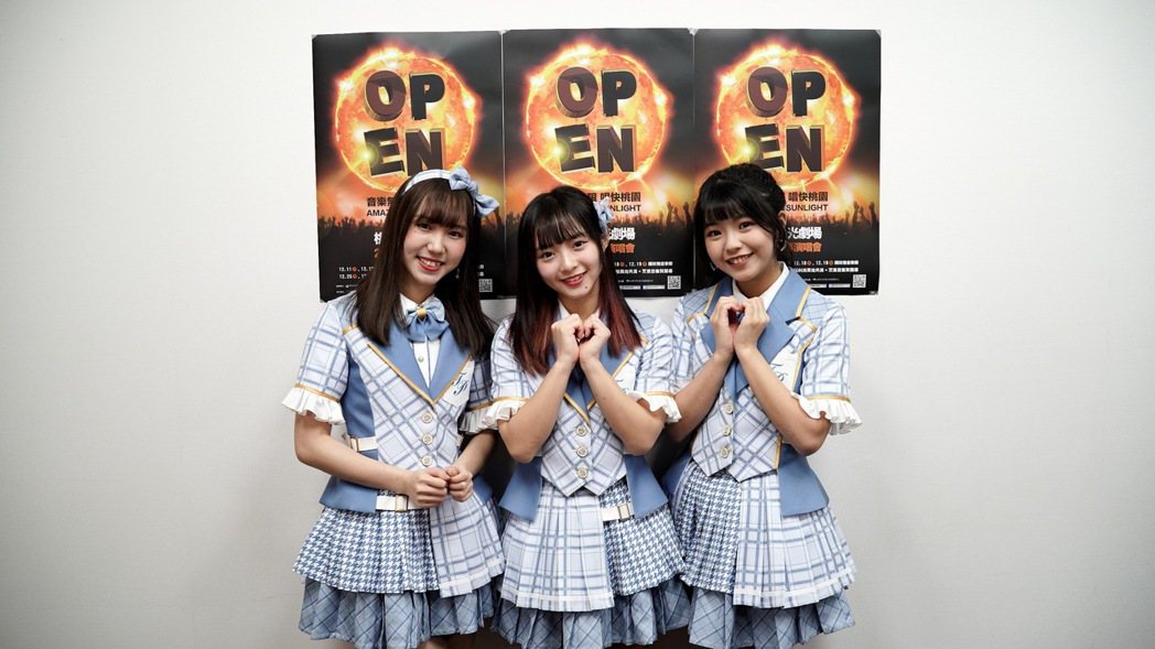 「AKB48 Team TP」曉晴(左起)、詩雅及逸嘉邀約歌迷到桃園陽光劇場歡度...