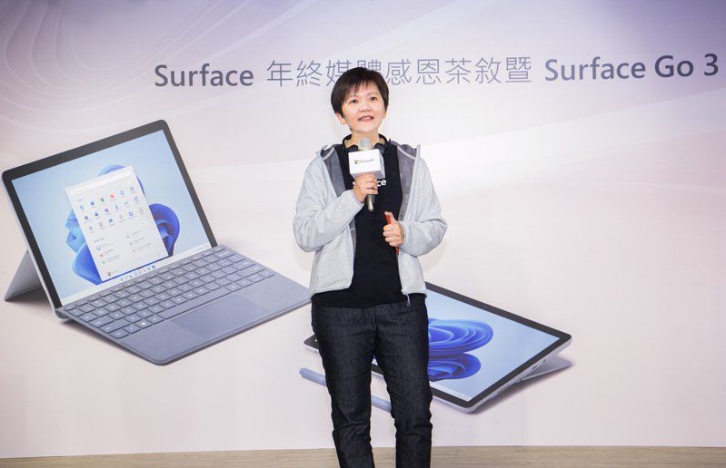 台灣微軟 Surface 事業群副總經理周文英宣布Surface Go 3 今日在台上市。（圖／台灣微軟提供）