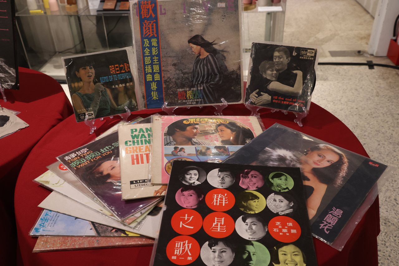 《綠島小夜曲》藝術總監陳煒智，提供收藏之黑膠唱片。 提供／聯合數位文創