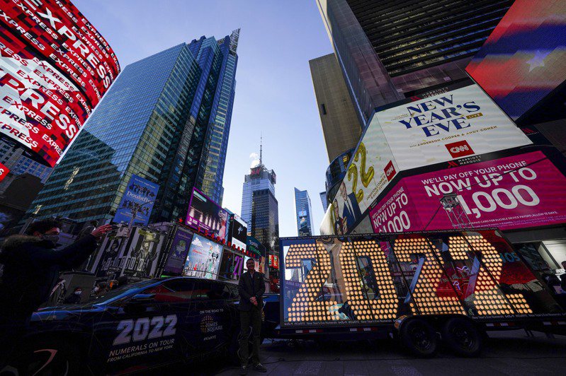 纽约市长白思豪23日宣布由于疫情再起，纽约时代广场着名的跨年庆祝活动规模将「大幅缩减」。美联社(photo:UDN)