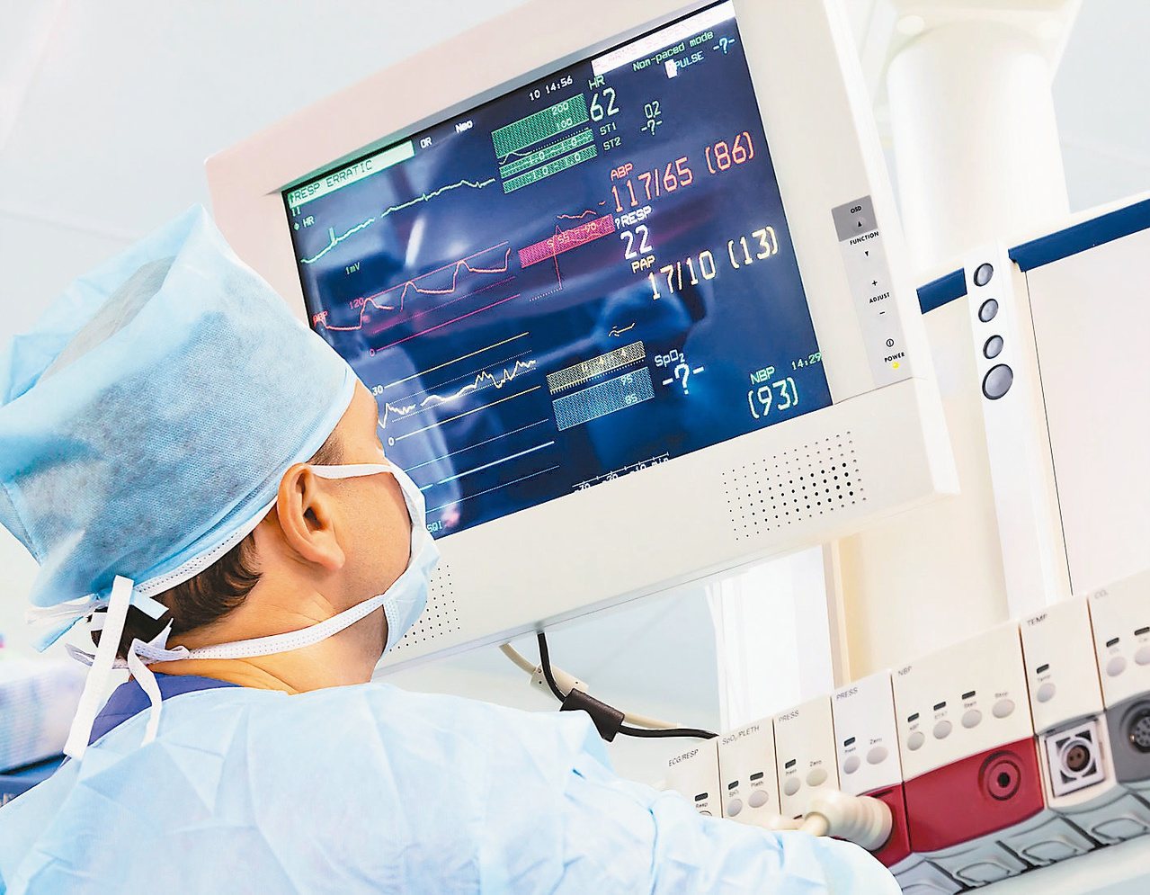 麻醉醫學已發展出很多監視麻醉深度的方式，可監控腦波、疼痛、呼吸聲音等。圖/123RF