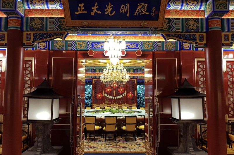 皇家菜博物館裡的「正大光明殿」，一晚上低消三萬元人民幣起跳。記者賴錦宏/攝影