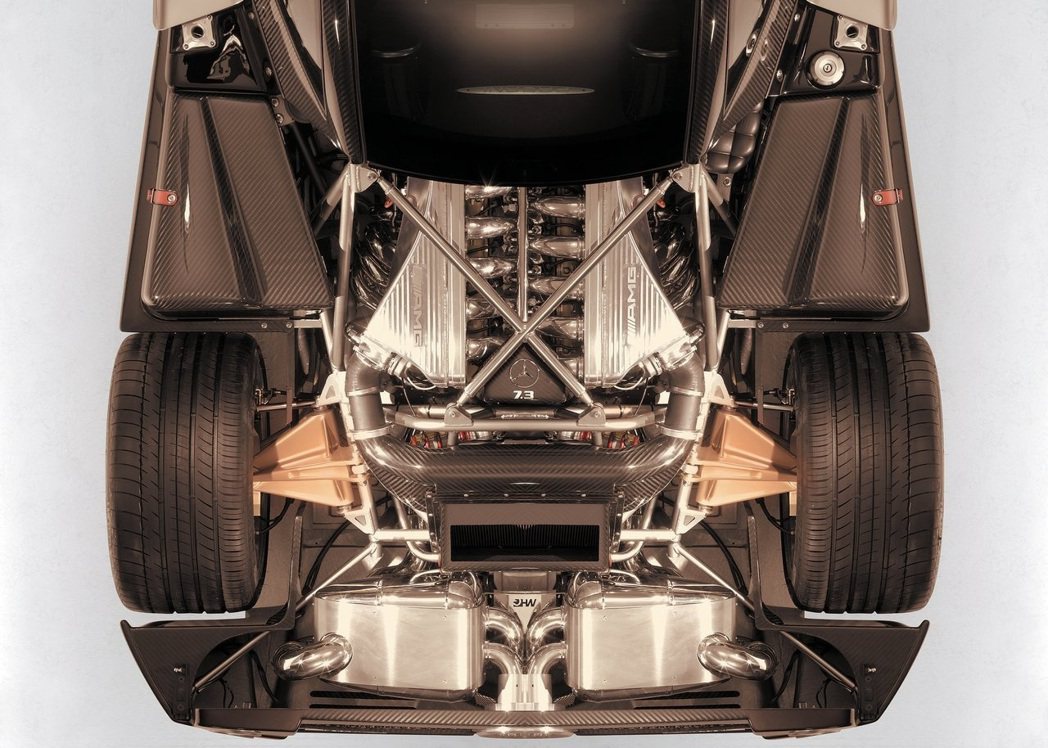 Zonda裝載Mercedes-AMG所提供的7.3升V12自然進氣引擎，可輸出...