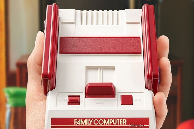 日本任天堂的紅白機是許多人童年的重要回憶，硬體設計師上村雅之更被稱為「紅白機之父」。圖為紅白機復刻版Famicom mini。圖／取自任天堂官網