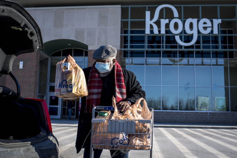 美國聯邦貿易委員會11月底下令沃爾瑪、亞馬遜、克羅格（Kroger）在內的9家零售業大公司交出詳細資訊，協助排除「 傷害美國經濟競爭力」的供應鏈破壞問題。圖為密西根州諾維市的一家克羅格超市。美聯社
