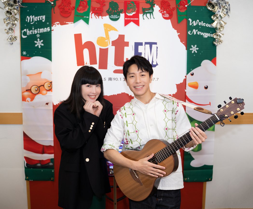 韋禮安(右)在魏如萱的電台節目談唱新歌。圖／Hit Fm聯播網提供
