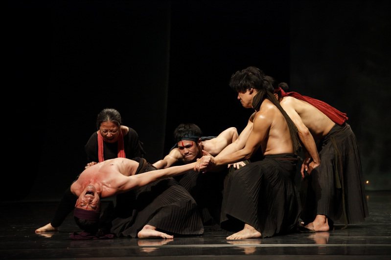 2022春藝無垢舞蹈劇場演出。圖／高雄市文化局提供、林子軒攝影
