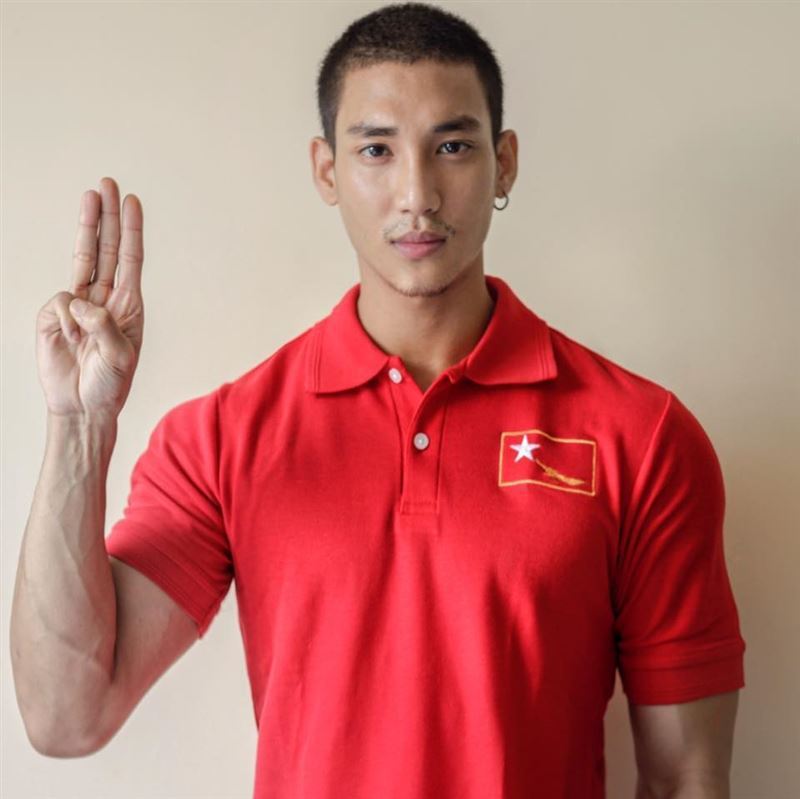 Paing Takhon之前脸书发文，换上红衣、比三指的大头贴，声援示威民众。截自脸书 徐榆涵(photo:UDN)