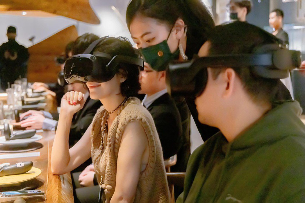 We Are What We Eat八位共創者透過料理、舞蹈和虛擬實境VR交互體...