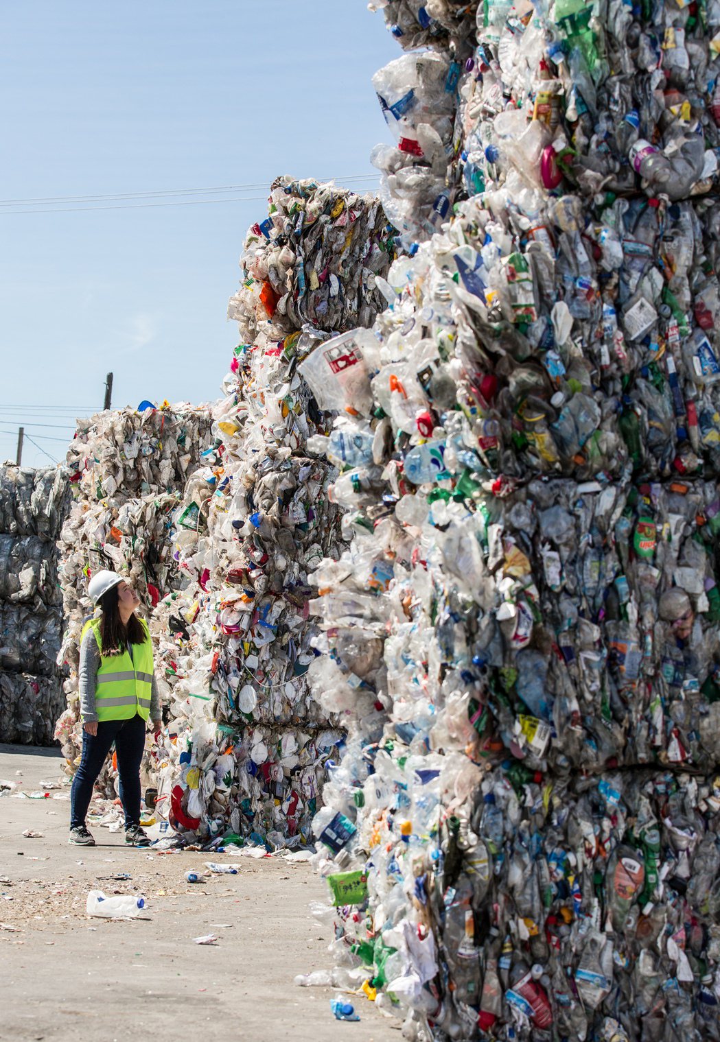 汪郁雯的新工序能將不可循環再用的塑膠廢棄物轉化為具價值的化學製品。圖／勞力士提供