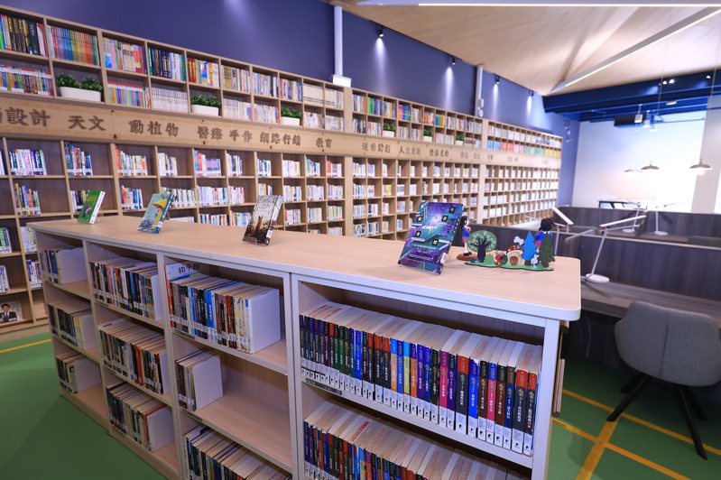 台中市太平區坪林圖書館耐震補強及室內設計裝修工程完工，閱覽座位由80位增加至160位。圖／台中市政府提供
