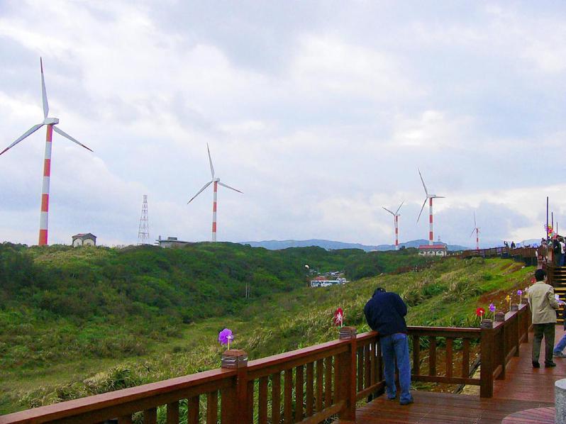 台灣本島首座商業運轉的風力發電機組2004年12月30日在石門啟用，並規畫為風車公園，成為北海岸新地標。圖／聯合報系資料照片