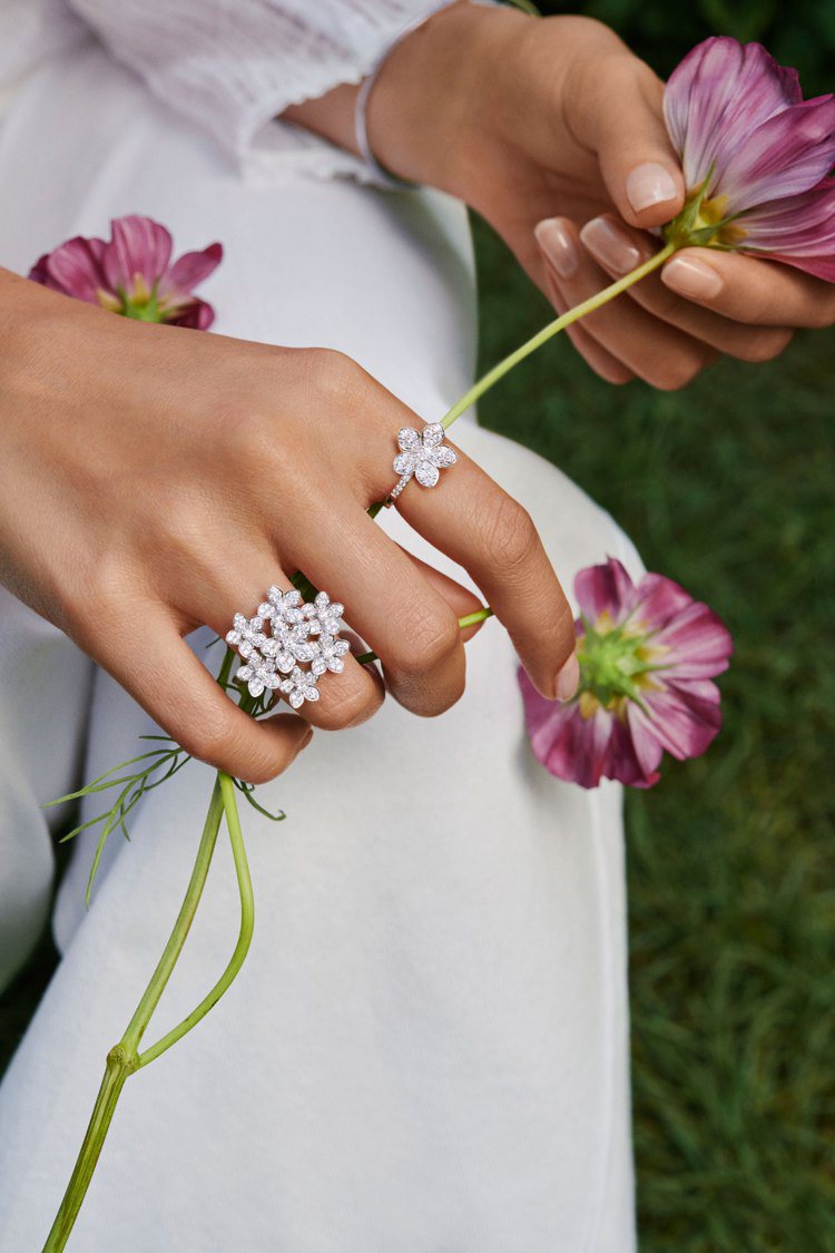 格拉夫Wild Flower系列鑲鑽戒指，價格店洽。圖／格拉夫提供