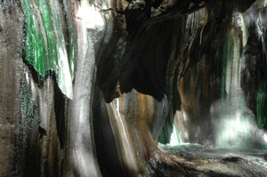 有天然壁畫之稱的栗松溫泉，海拔1075公尺，是台東野溪溫泉勝地之一。圖／聯合報系資料照片