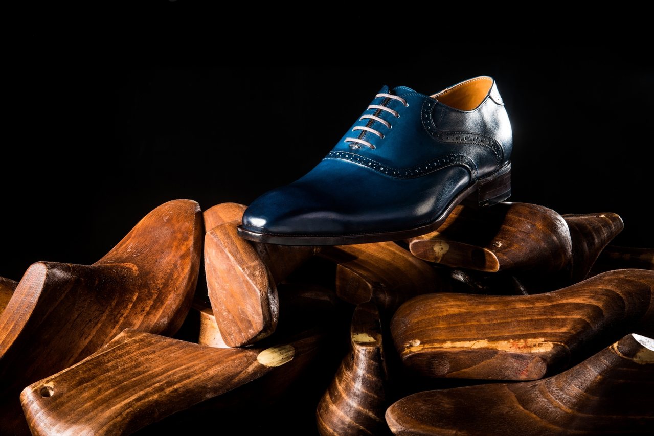 林果良品創辦人，找來具有超過30年以上製鞋經驗的老師傅，來替消費者親自解說，什麼...
