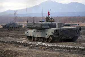 2021年12月初，日本陸上自衛隊出動數十輛90式戰車參加在北海道惠庭市南惠庭營地舉行的實彈演習。美聯社