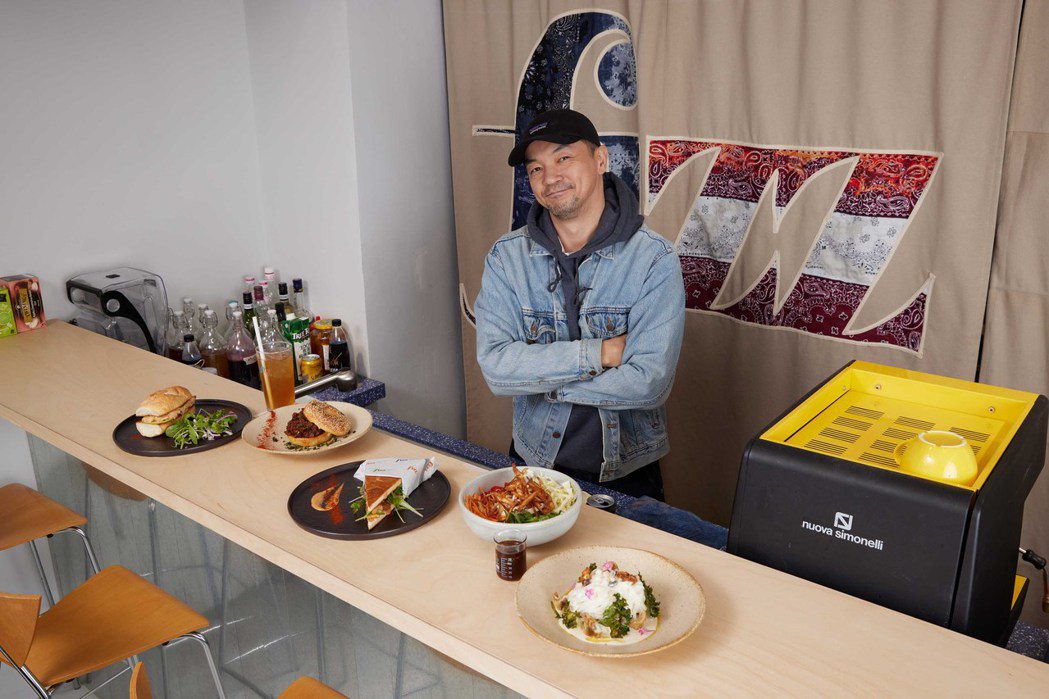 邱彥翔於東區開設飲料輕食吧「Fizz Lab 肥滋」。圖／Fizz Lab提供