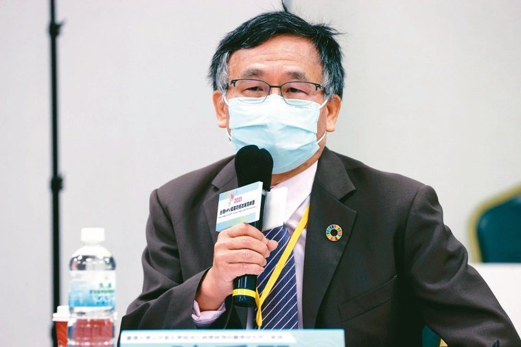 台大公衛流病與預醫所教授陳秀熙說，台灣大部人兩劑疫苗保護力還不到失效地步，但必須持續嚴格落實個人防疫措施，並且儘速讓二劑覆蓋率達到九成。本報資料照片