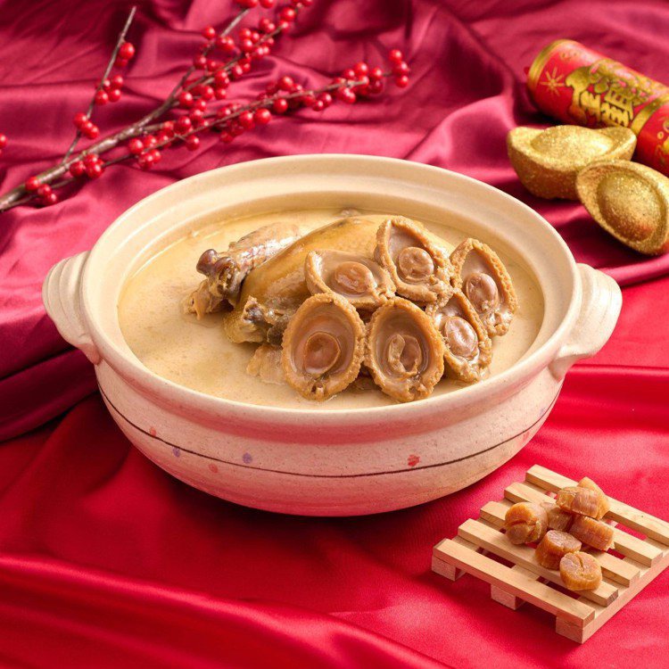 台北美福大飯店年菜預購—鮑魚黏嘴雞湯，博客來活動特價3,800元。圖／博客來提供