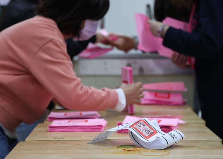 台中市第2選區立委補選將於1月9日舉行投票，圖為開票示意圖。記者余承翰／攝影