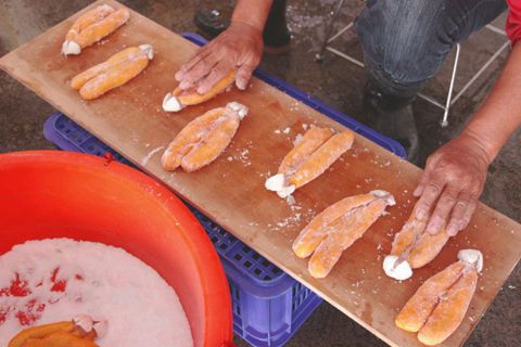 現今新技術讓烏魚子不死鹹，單吃就能吃出口感與鹹淡。圖／蘇聖倫攝影