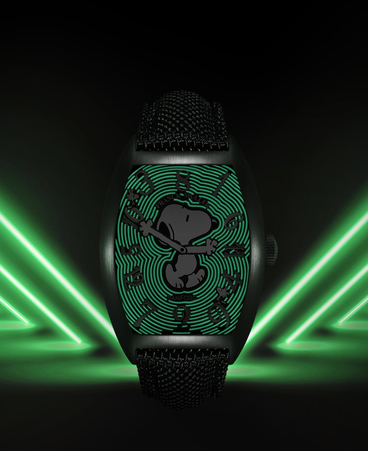 腕表在低光源時，將呈現迷幻的夜光綠色。圖 / Franck Muller提供