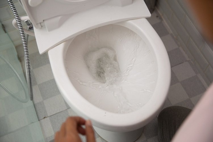 每到冬天氣溫下降，不少人會出現頻繁跑廁所的現象，在家裡還好，如果剛好在工作或會議中卻尿意頻頻，難免會造成一些困擾。