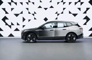 元太電子紙包覆BMW　iX Flow概念車的車體外觀，展示非同既有的表面轉型理念。圖／元太提供